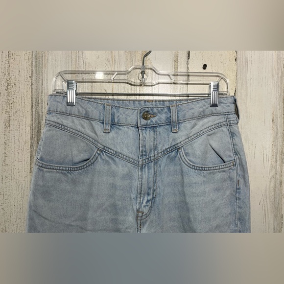 Divided by H & M Light wash Jeans High Waisted Vintage look Size 8 - Picture 2 of 9